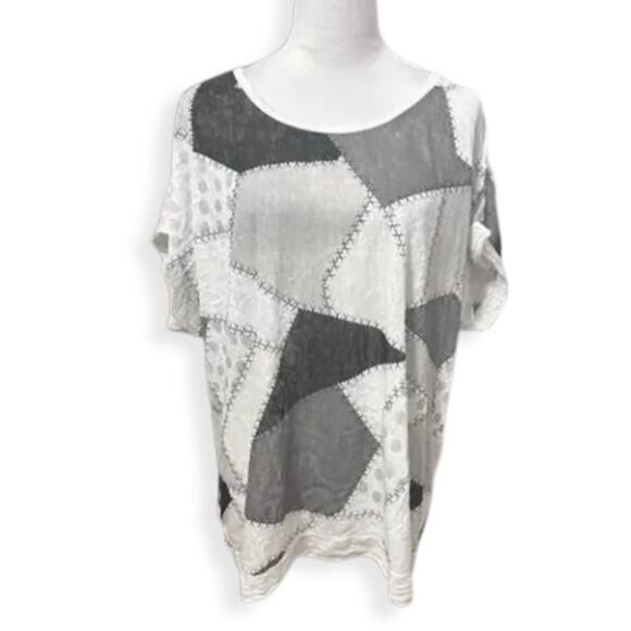 D-Style T-Shirt Scoop Neck Patchwork Pattern Short Sleeve Gray White Large NWT - Picture 1 of 8